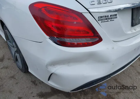 2015 Mercedes-Benz C 300 Sport 4Matic z USA, uszkodzony, nr VIN 55SWF4KB7FU025503